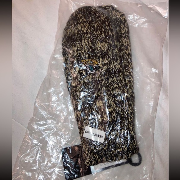 New w/ tag Jacksonville Jaguars Brilyn OTS NFL headwear Mitten Gloves Adult Size - Picture 5 of 7